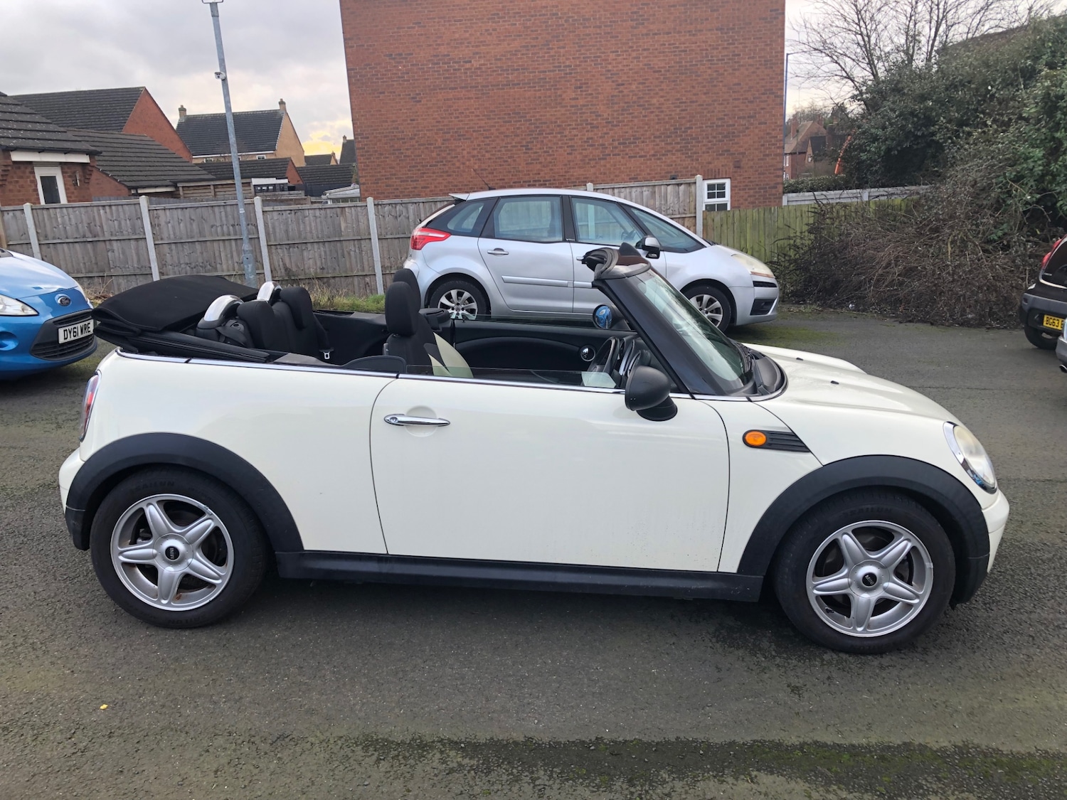 Used MINI Convertible 2010 for sale - 77248332: Photo 5