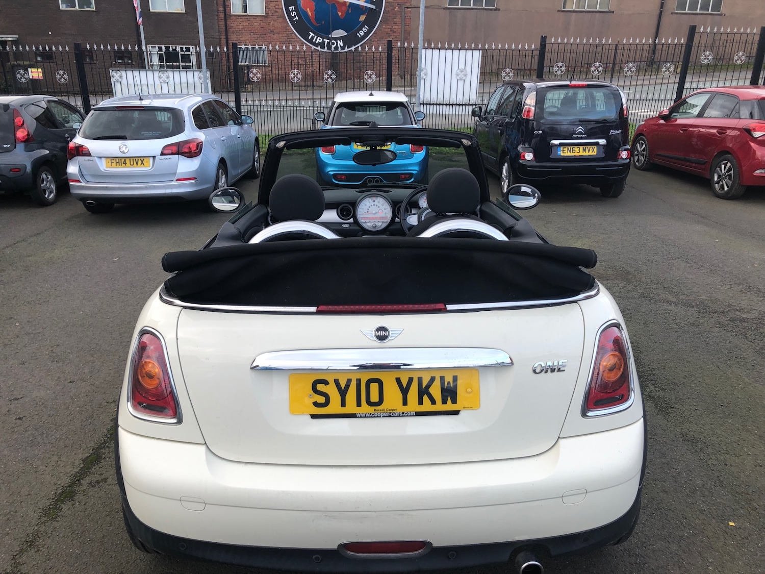 Used MINI Convertible 2010 for sale - 77248332: Photo 6