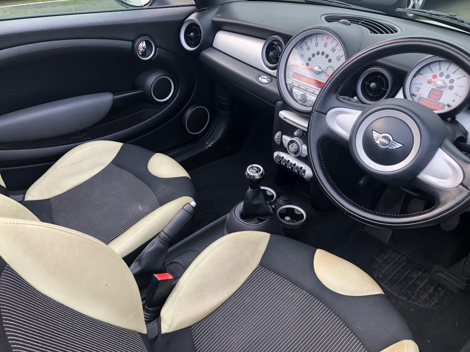 Used MINI Convertible 2010 for sale - 77248332: Photo 9