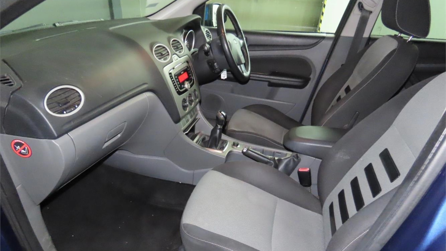 Used Ford Focus 2010 for sale - 77326618: Photo 2