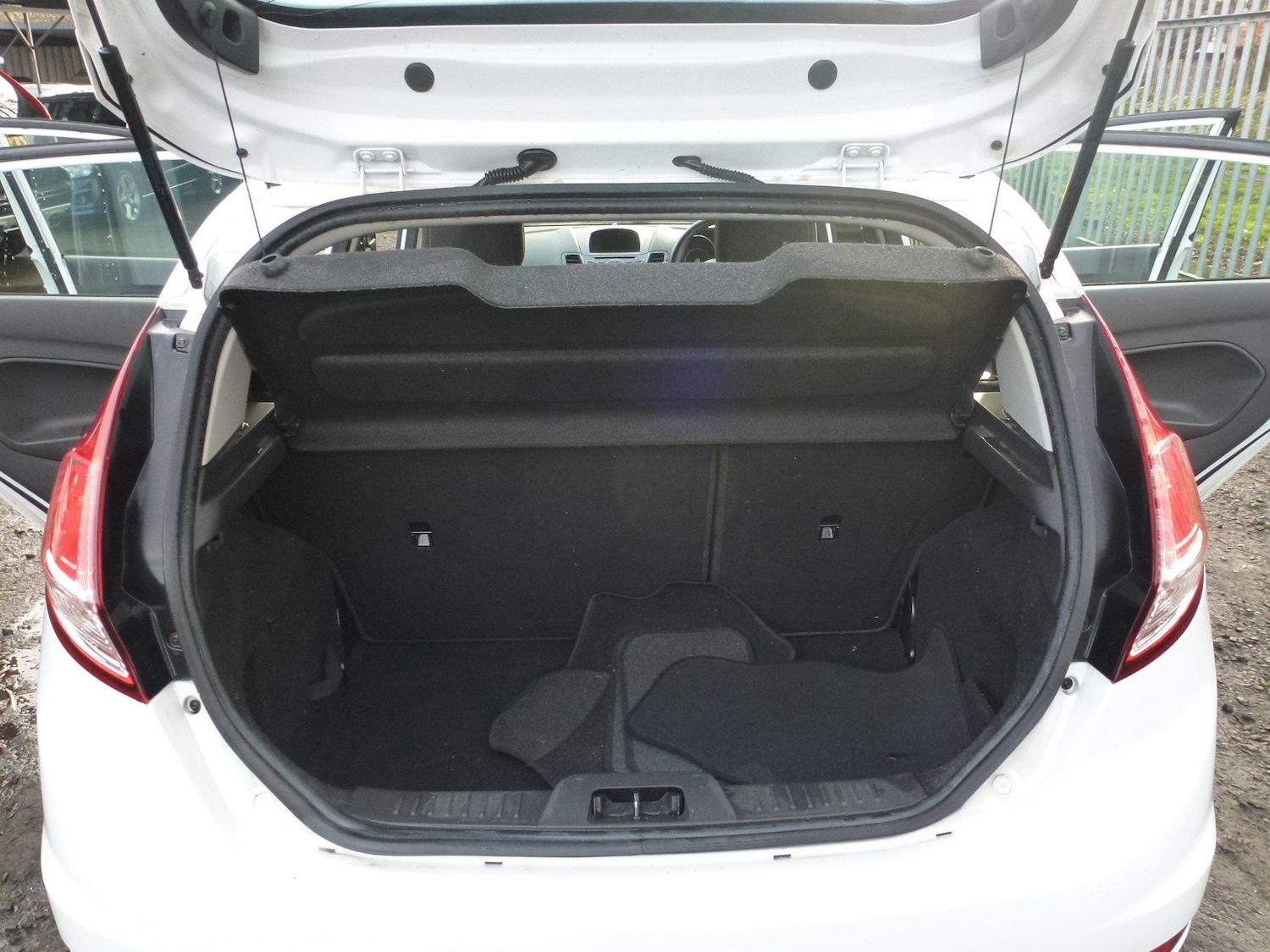 Used Ford Fiesta 2015 for sale - 77049346: Photo 18