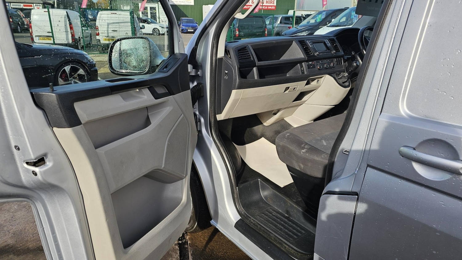 Used Volkswagen Transporter 2018 for sale - 76404486: Photo 15