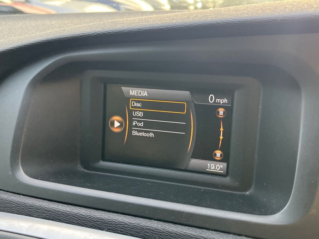 Used Volvo V40 2015 for sale - 77172120: Photo 10