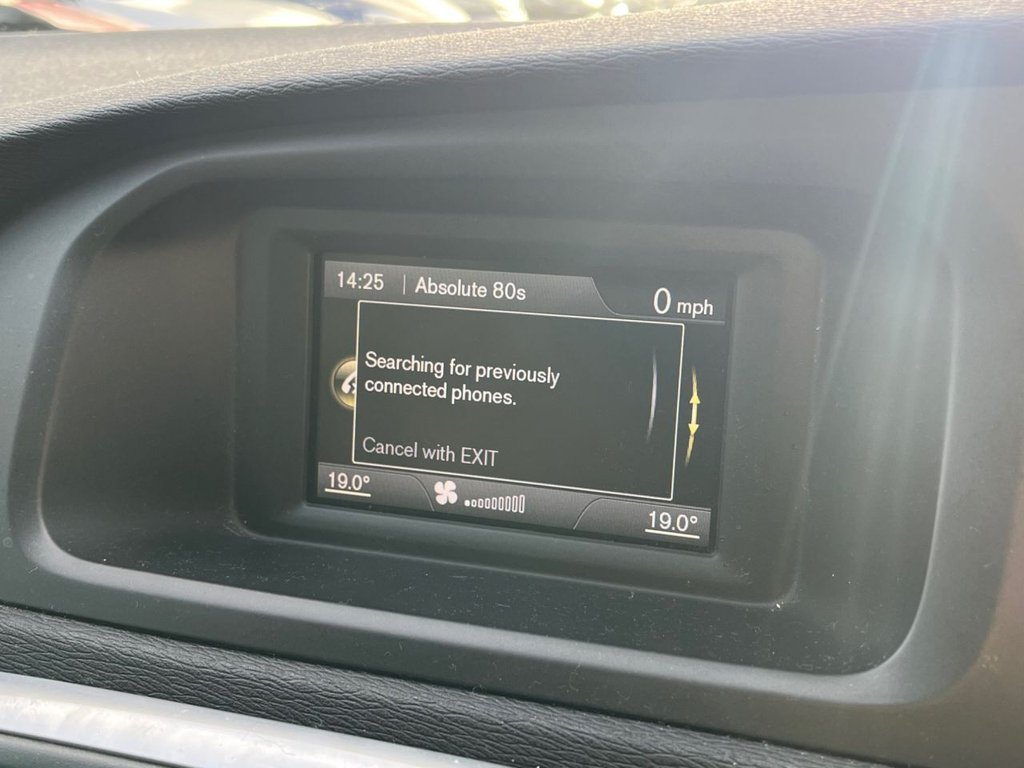 Used Volvo V40 2015 for sale - 77172120: Photo 11