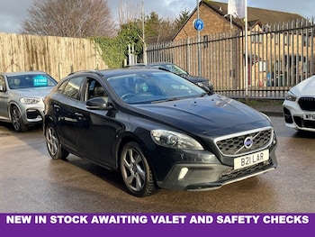 Used Volvo V40 2015 for sale - 77172120: Photo