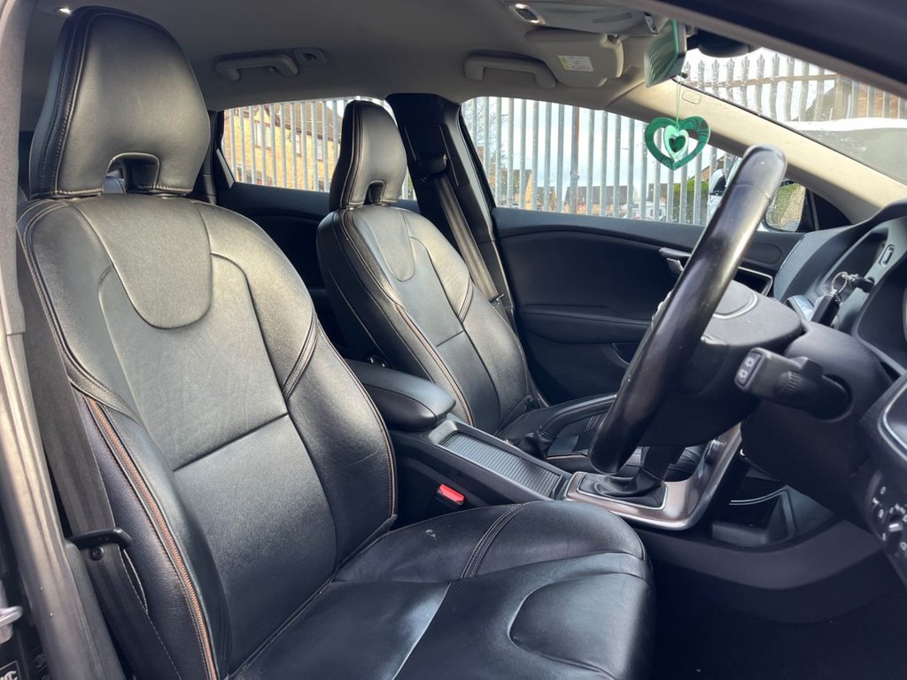 Used Volvo V40 2015 for sale - 77172120: Photo 6