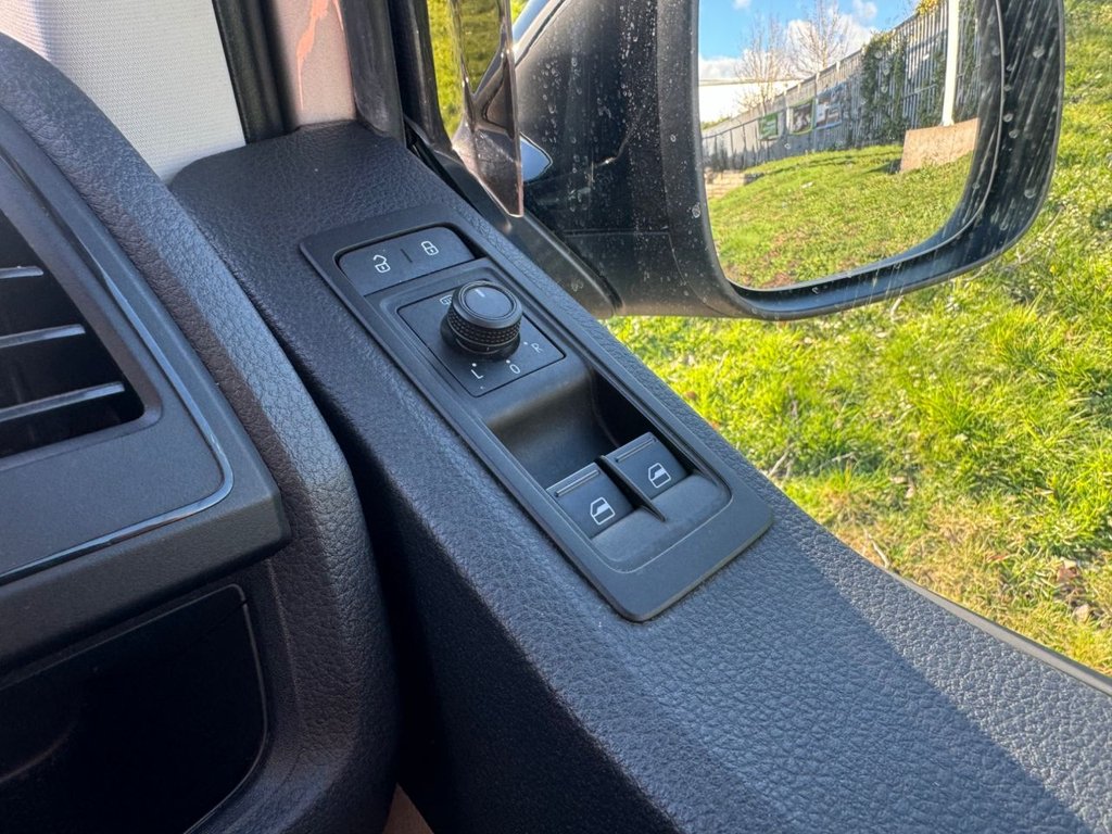 Used Volkswagen Transporter 2018 for sale - 77703953: Photo 23