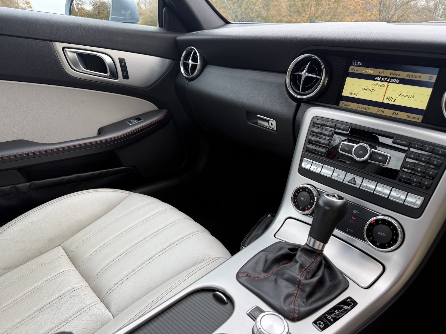 Used Mercedes-Benz SLK 2011 for sale - 76547873: Photo 19