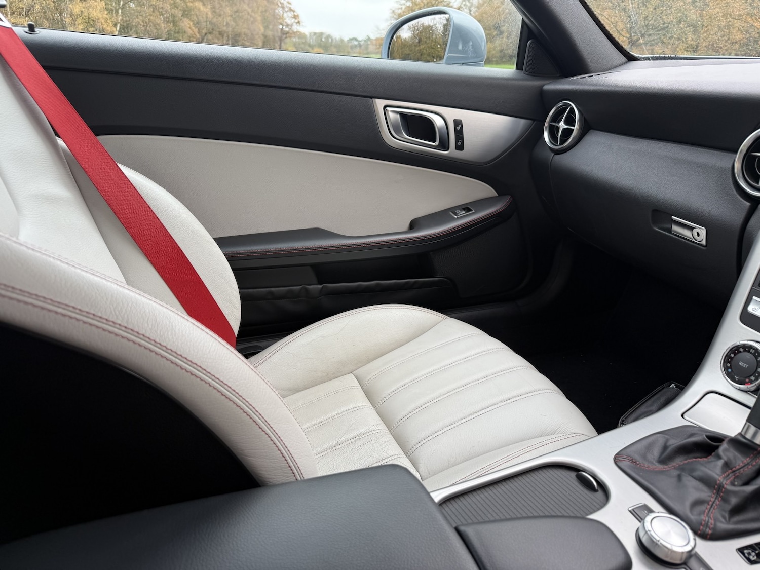 Used Mercedes-Benz SLK 2011 for sale - 76547873: Photo 20