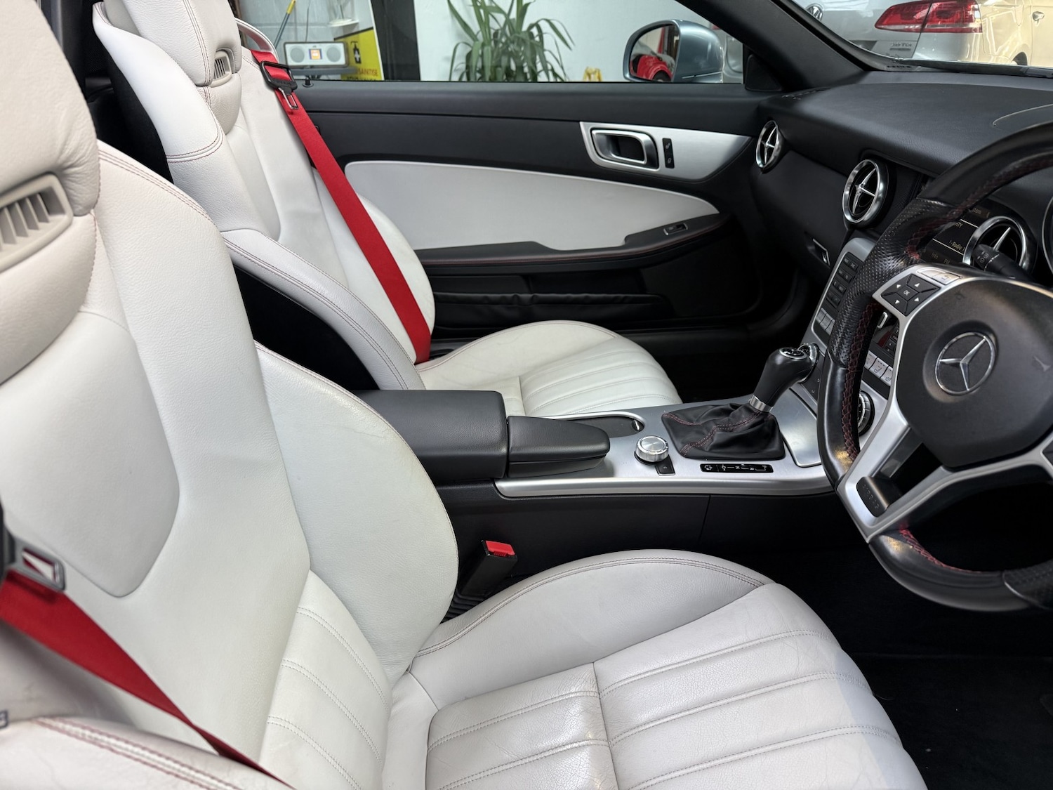 Used Mercedes-Benz SLK 2011 for sale - 76547873: Photo 28