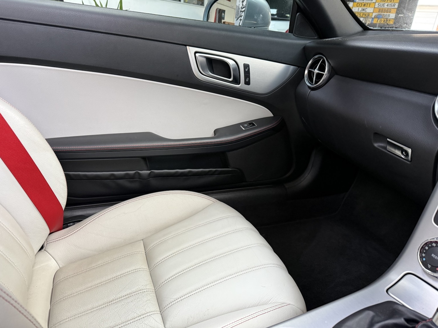 Used Mercedes-Benz SLK 2011 for sale - 76547873: Photo 34