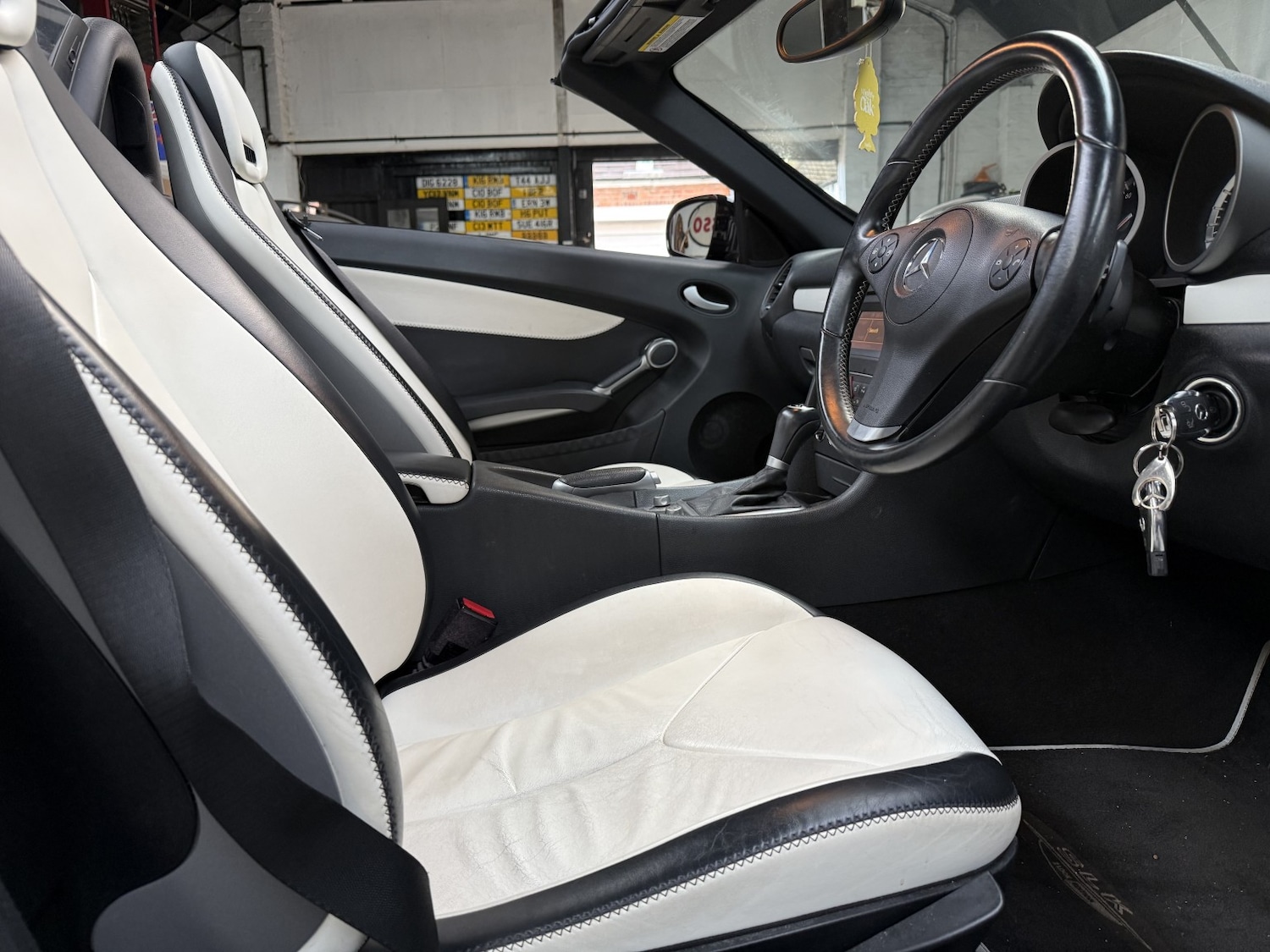 Used Mercedes-Benz SLK 2009 for sale - 76785098: Photo 24