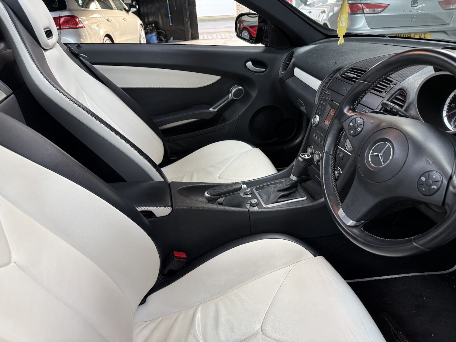 Used Mercedes-Benz SLK 2009 for sale - 76785098: Photo 25