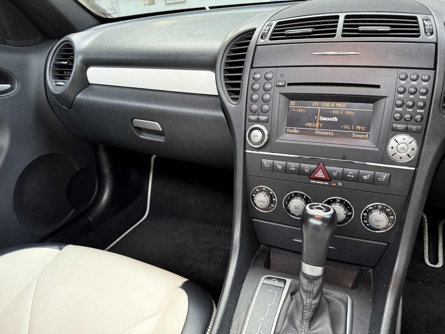 Used Mercedes-Benz SLK 2009 for sale - 76785098: Photo 29