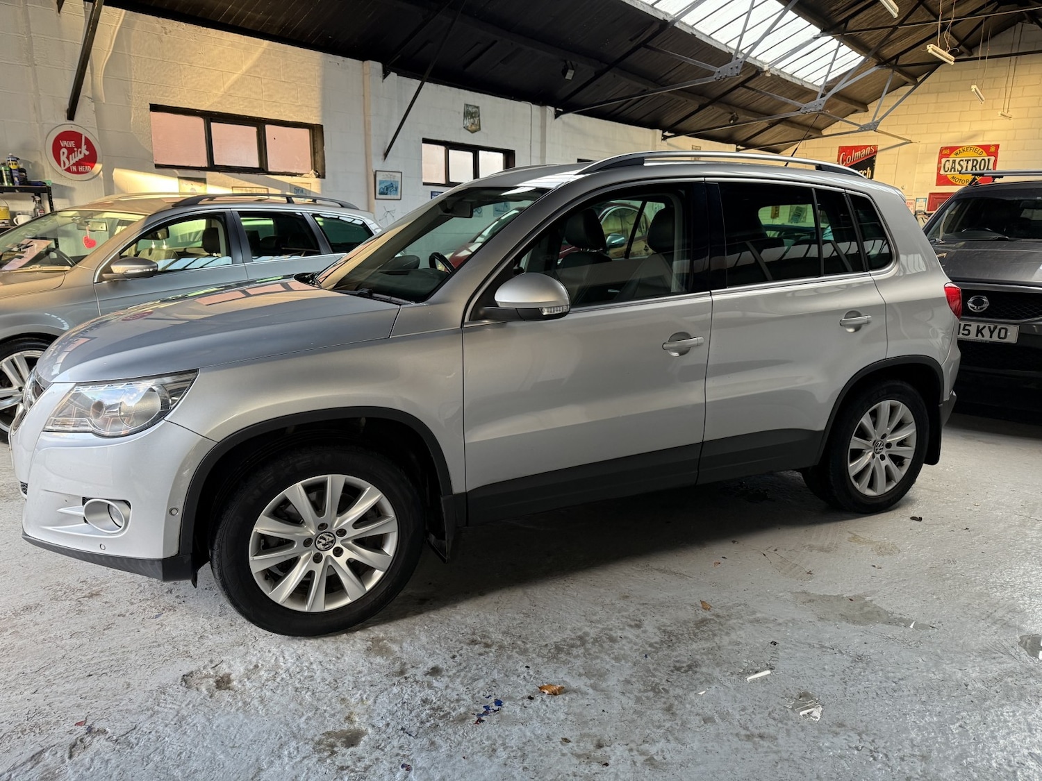 Used Volkswagen Tiguan 2010 for sale - 76784929: Photo 2