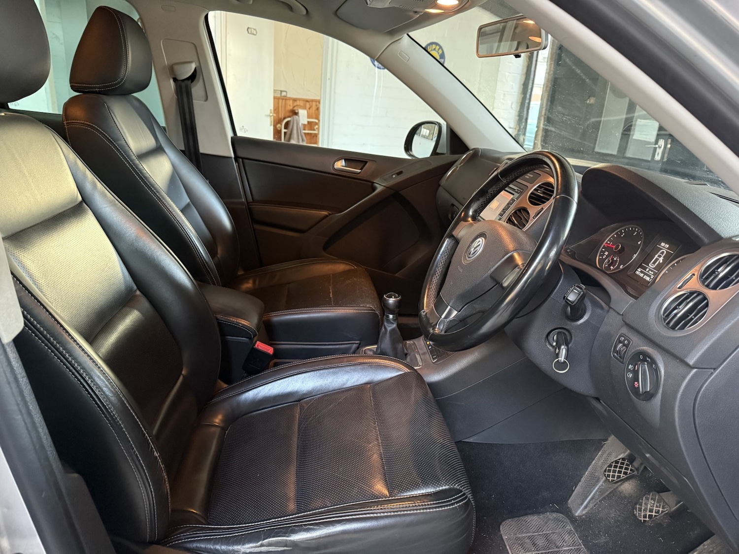 Used Volkswagen Tiguan 2010 for sale - 76784929: Photo 21