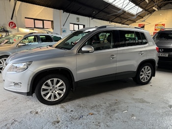 Used Volkswagen Tiguan 2010 for sale - 76784929: Photo