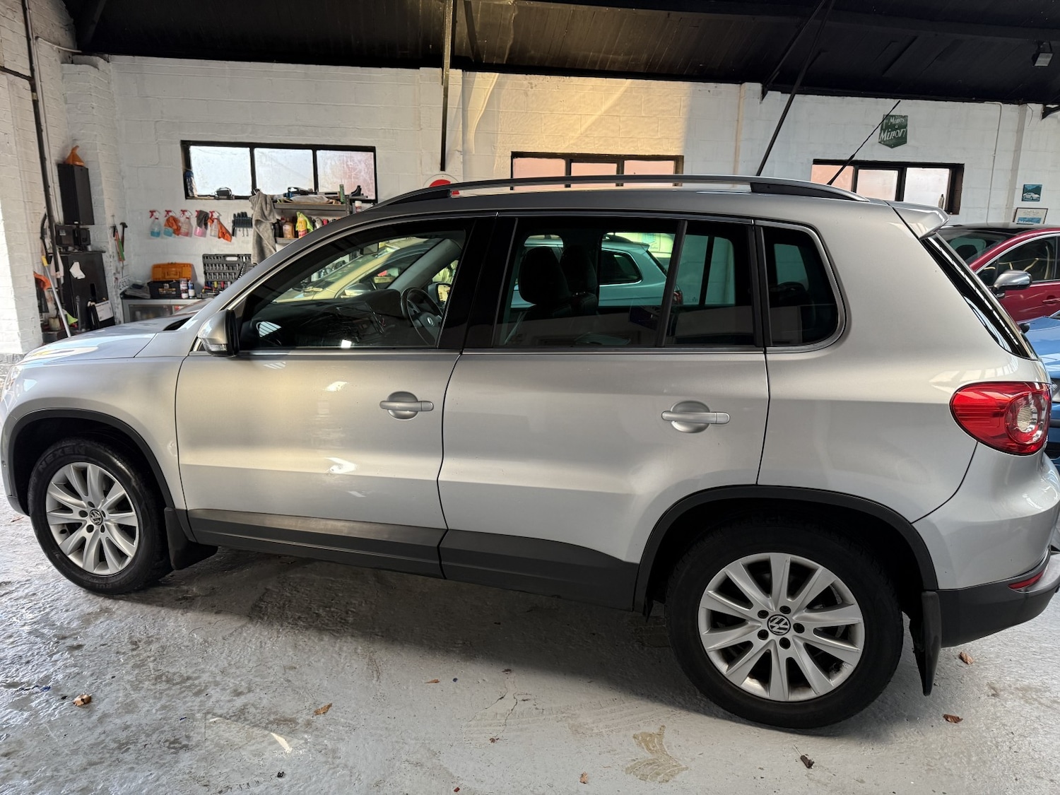 Used Volkswagen Tiguan 2010 for sale - 76784929: Photo 3