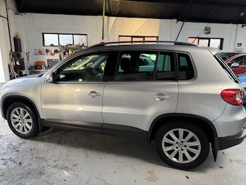 Used Volkswagen Tiguan 2010 for sale - 76784929: Photo