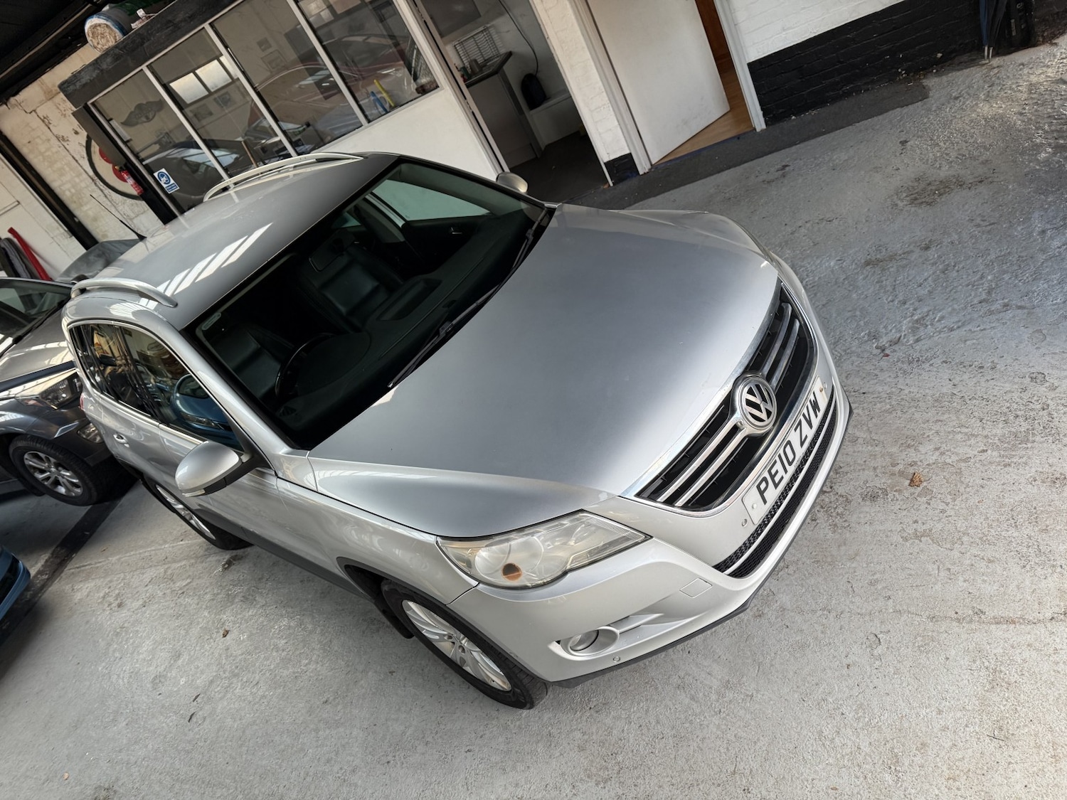 Used Volkswagen Tiguan 2010 for sale - 76784929: Photo 9