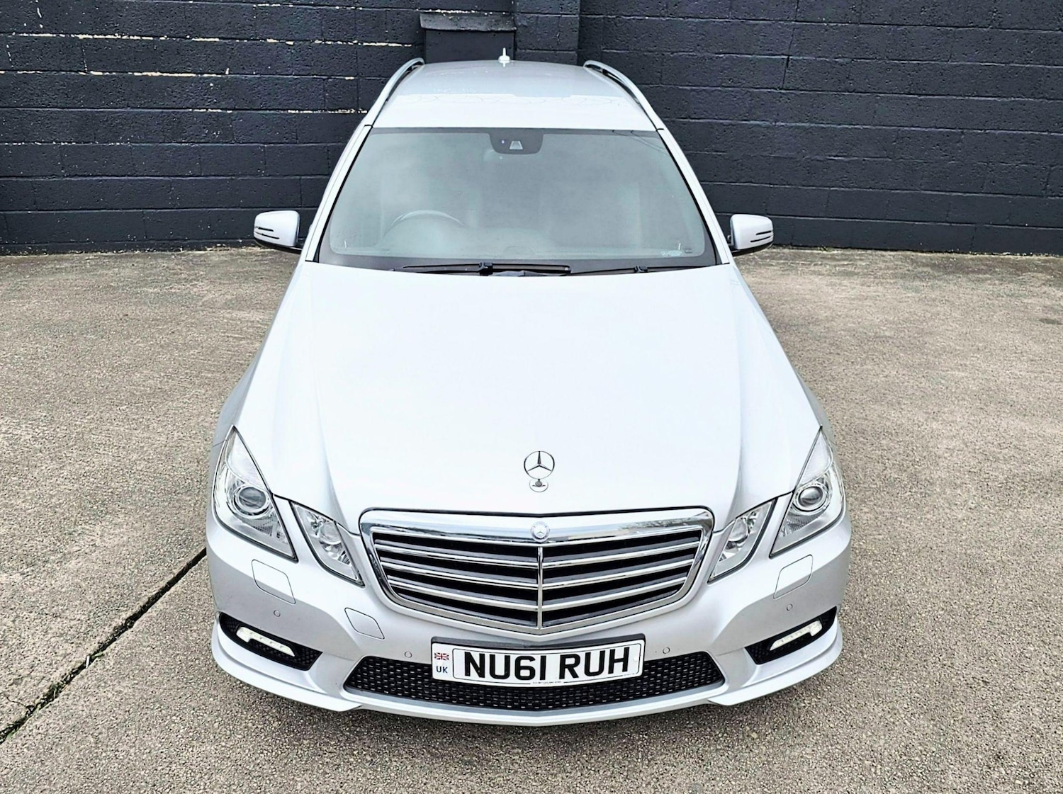 Used Mercedes-Benz E Class 2011 for sale - 76991901: Photo 2