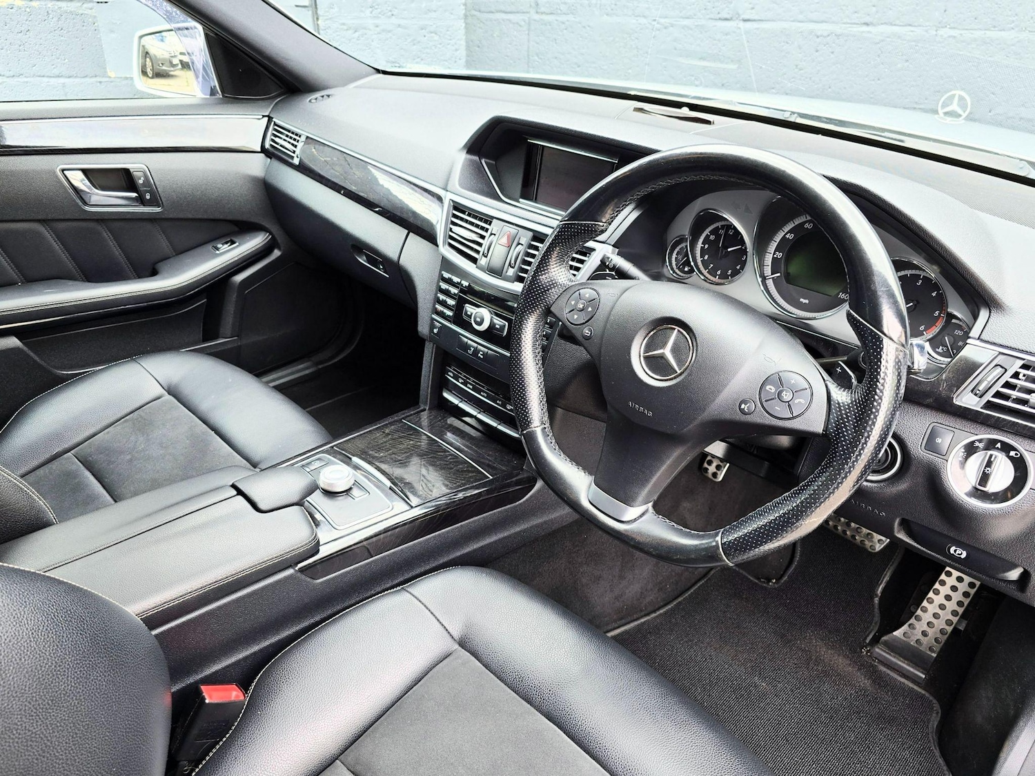 Used Mercedes-Benz E Class 2011 for sale - 76991901: Photo 28