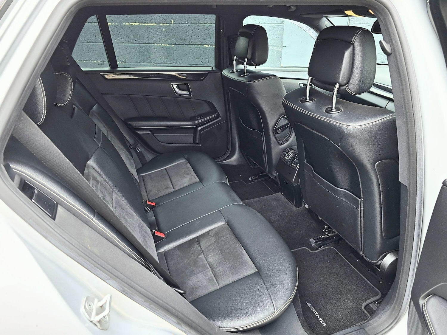 Used Mercedes-Benz E Class 2011 for sale - 76991901: Photo 32