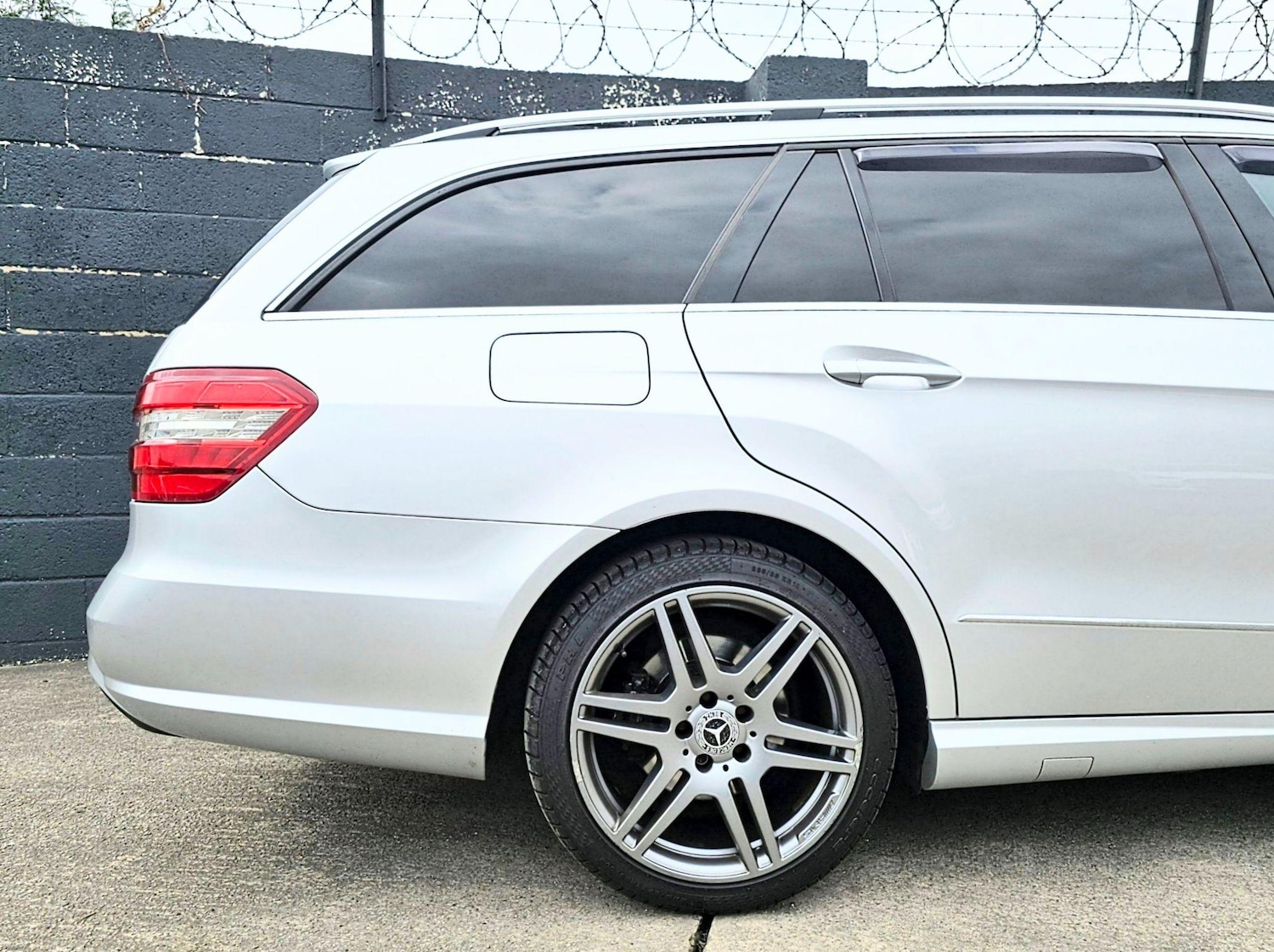 Used Mercedes-Benz E Class 2011 for sale - 76991901: Photo 9