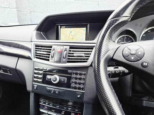 Used Mercedes-Benz E Class 2011 for sale - 75153649: Photo 35