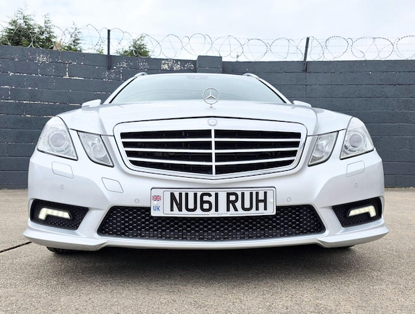 Used Mercedes-Benz E Class 2011 for sale - 75153649: Photo 4