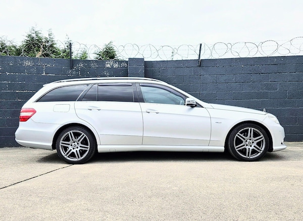 Used Mercedes-Benz E Class 2011 for sale - 75153649: Photo 8