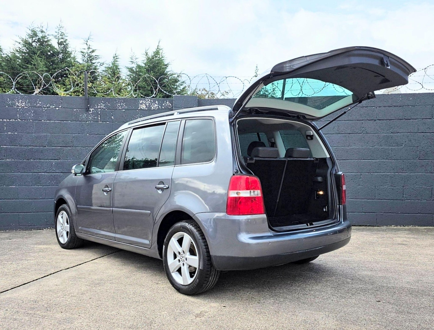 Used Volkswagen Touran 2006 for sale - 77057370: Photo 14