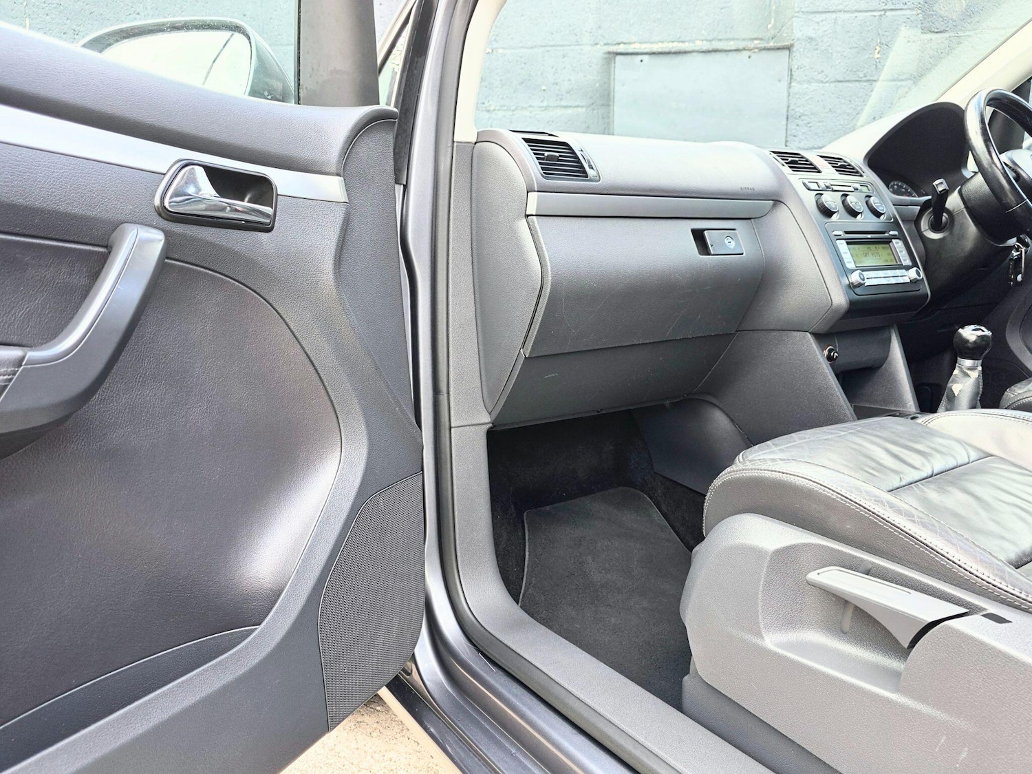 Used Volkswagen Touran 2006 for sale - 77057370: Photo 31