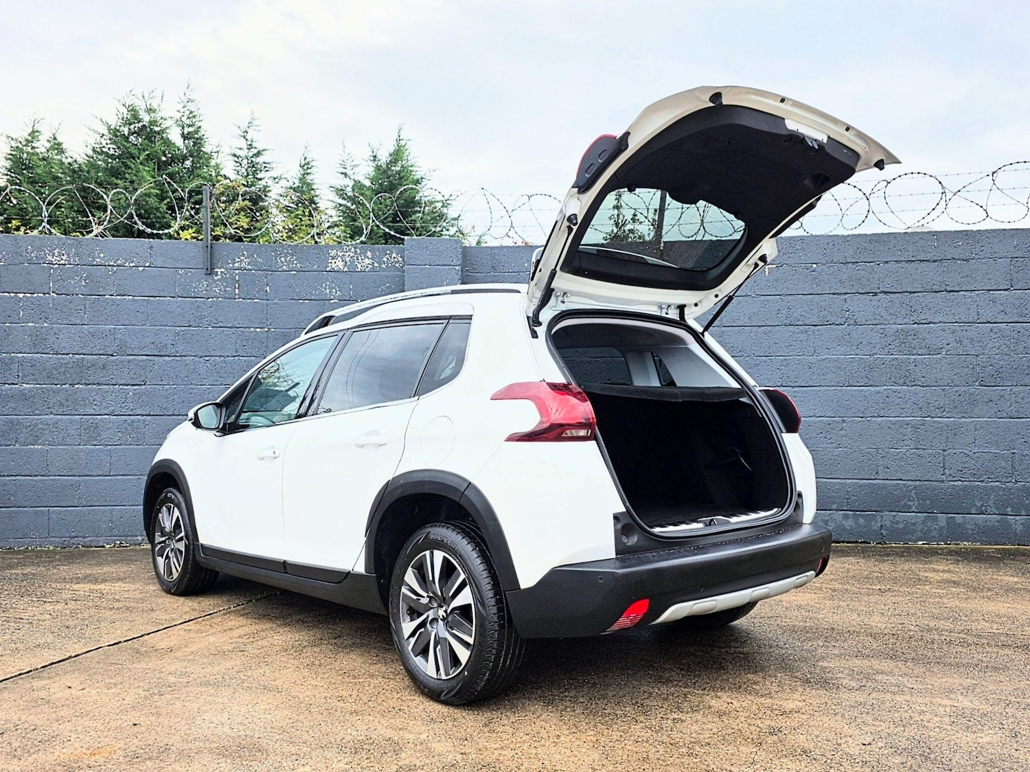 Used Peugeot 2008 2017 for sale - 76584378: Photo 14