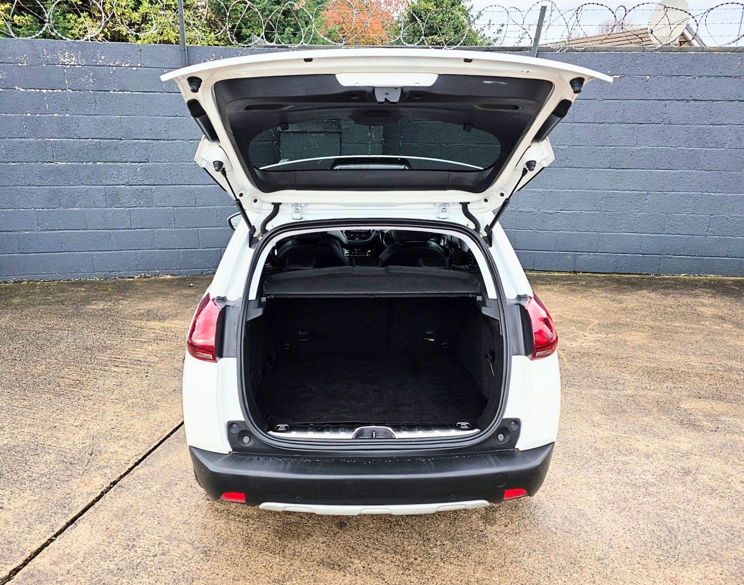 Used Peugeot 2008 2017 for sale - 76584378: Photo 16