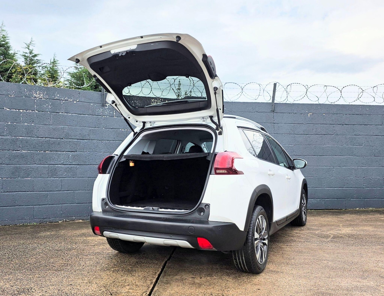 Used Peugeot 2008 2017 for sale - 76584378: Photo 18