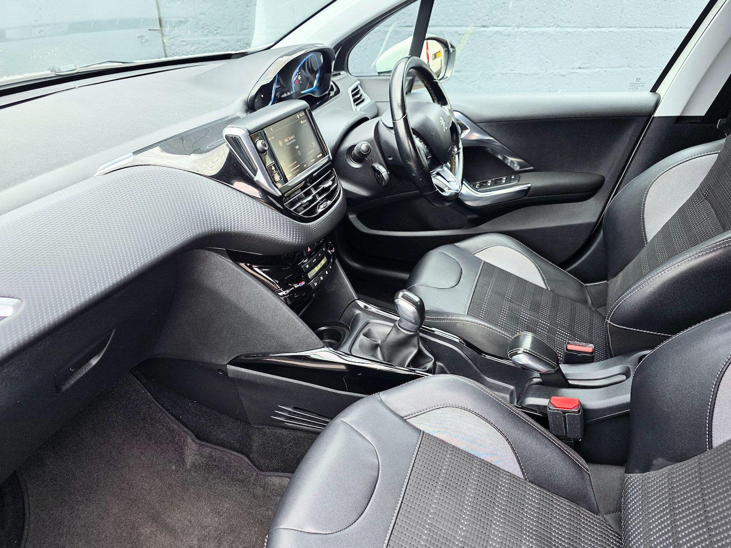 Used Peugeot 2008 2017 for sale - 76584378: Photo 25