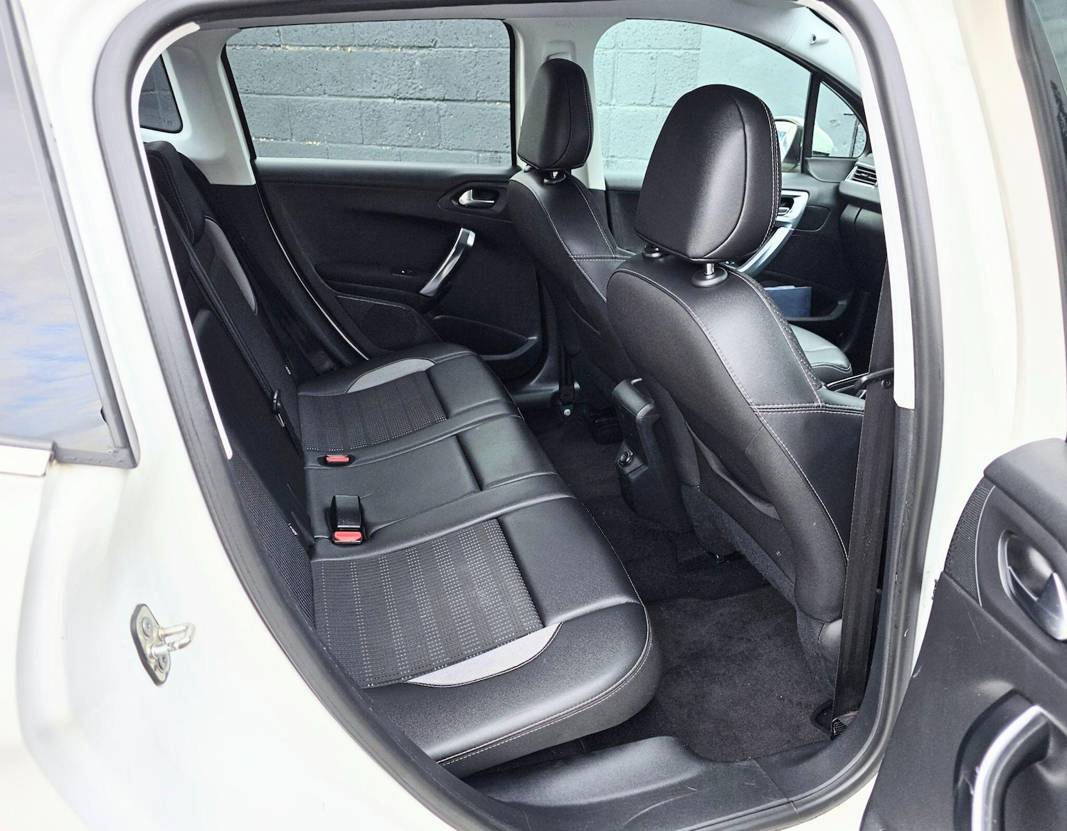 Used Peugeot 2008 2017 for sale - 76584378: Photo 30