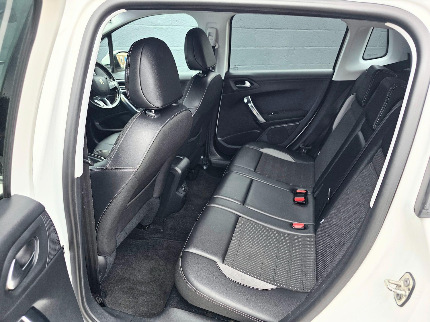 Used Peugeot 2008 2017 for sale - 76584378: Photo 32