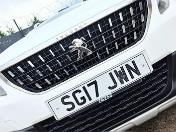 Used Peugeot 2008 2017 for sale - 76584378: Photo