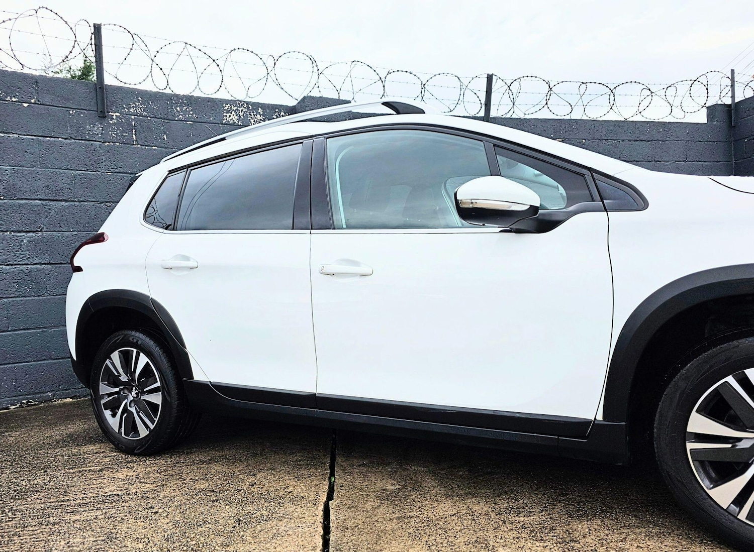 Used Peugeot 2008 2017 for sale - 76584378: Photo 6