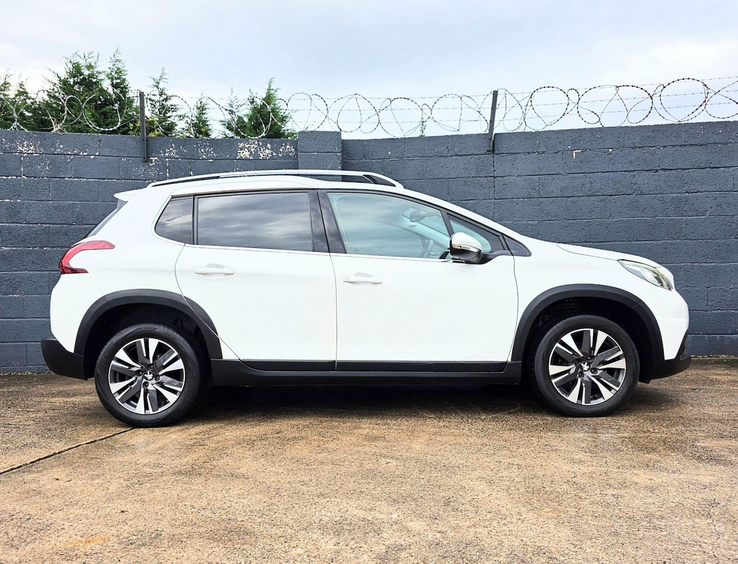 Used Peugeot 2008 2017 for sale - 76584378: Photo 8