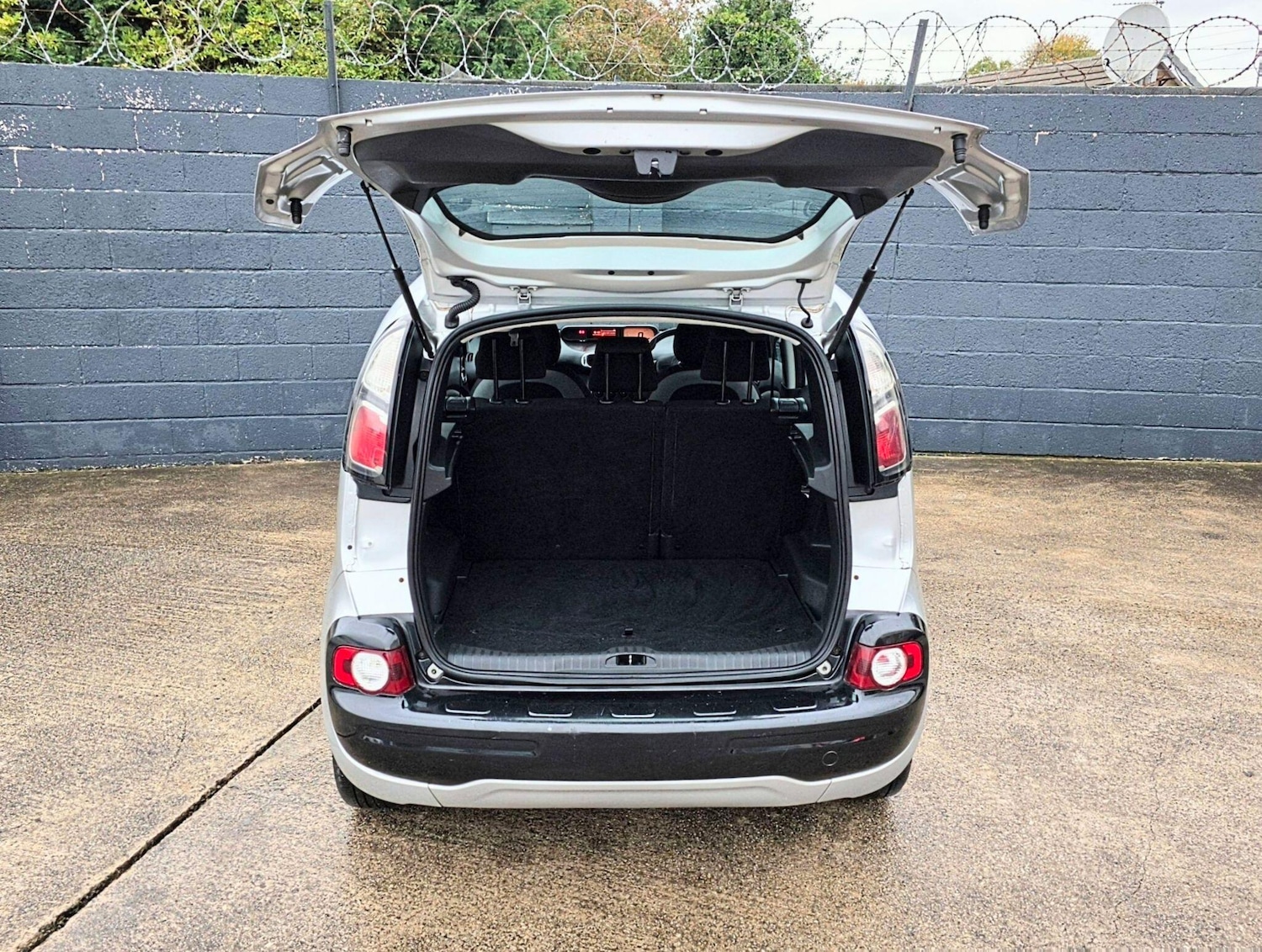 Used Citroen C3 Picasso 2013 for sale - 76657440: Photo 17