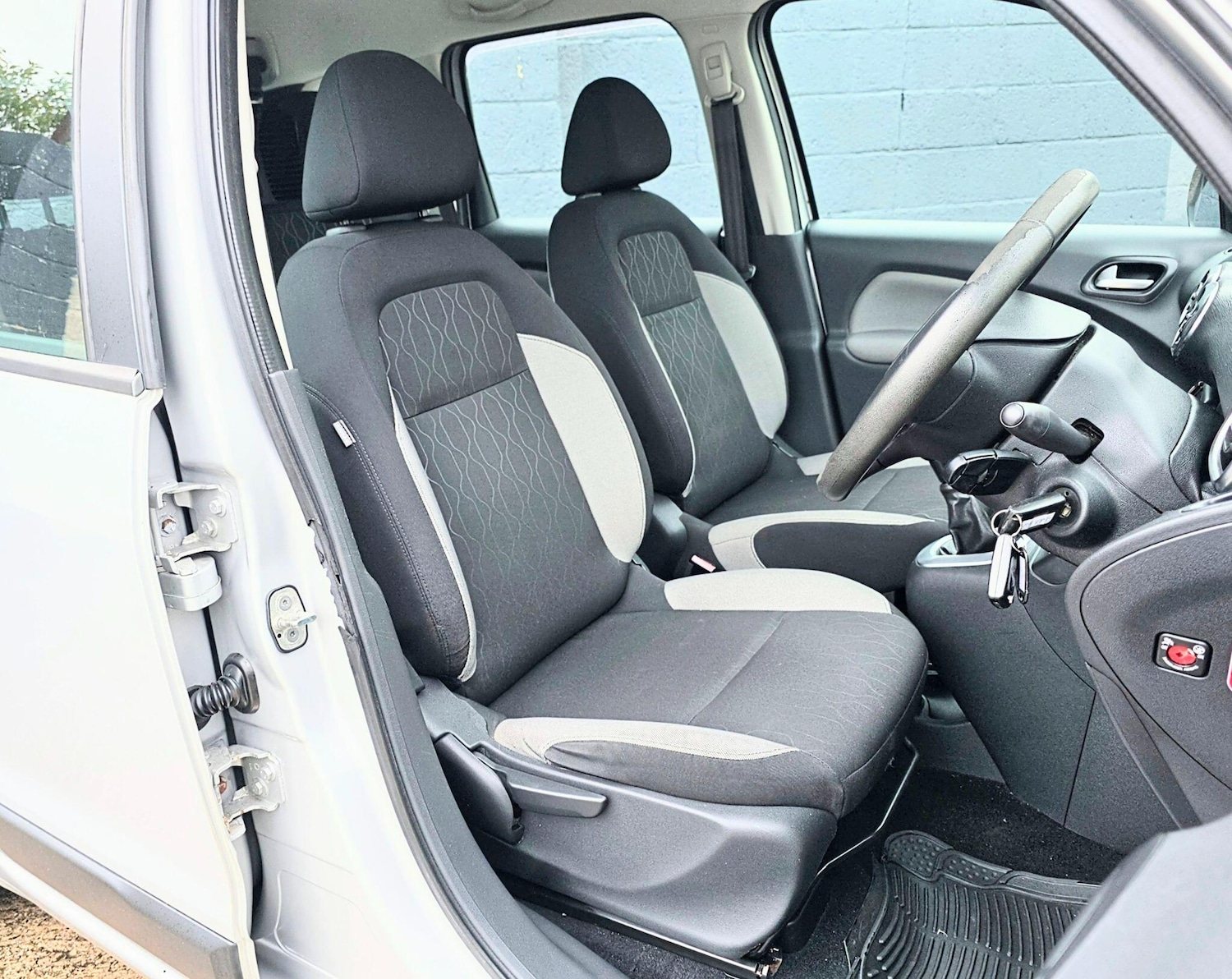 Used Citroen C3 Picasso 2013 for sale - 76657440: Photo 24