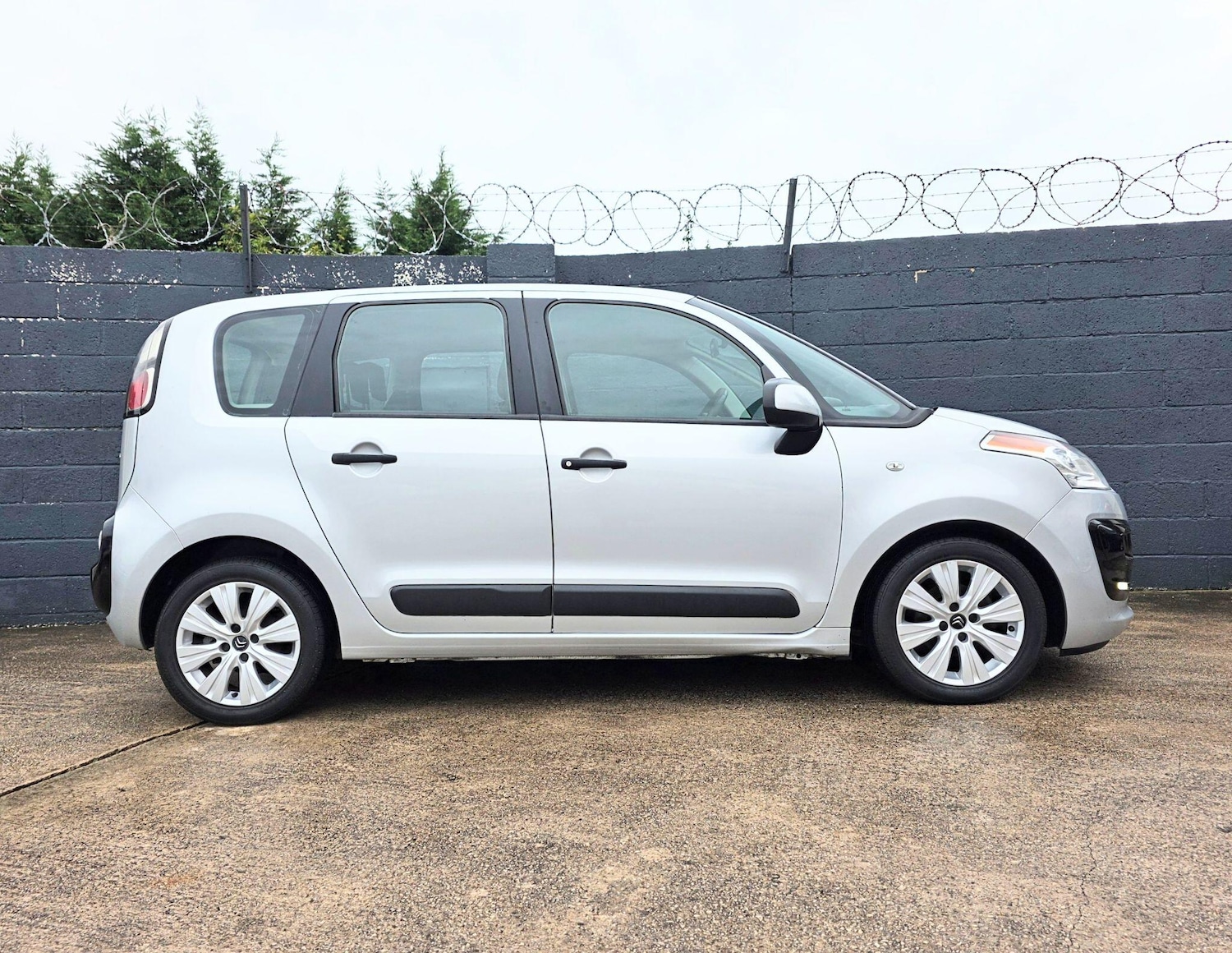 Used Citroen C3 Picasso 2013 for sale - 76657440: Photo 9