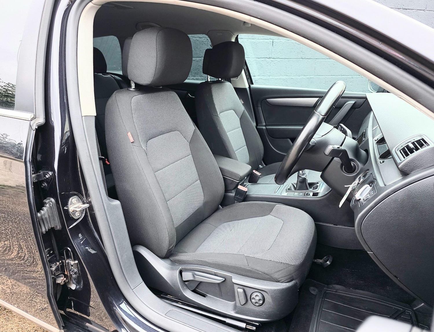 Used Volkswagen Passat 2011 for sale - 76866402: Photo 2