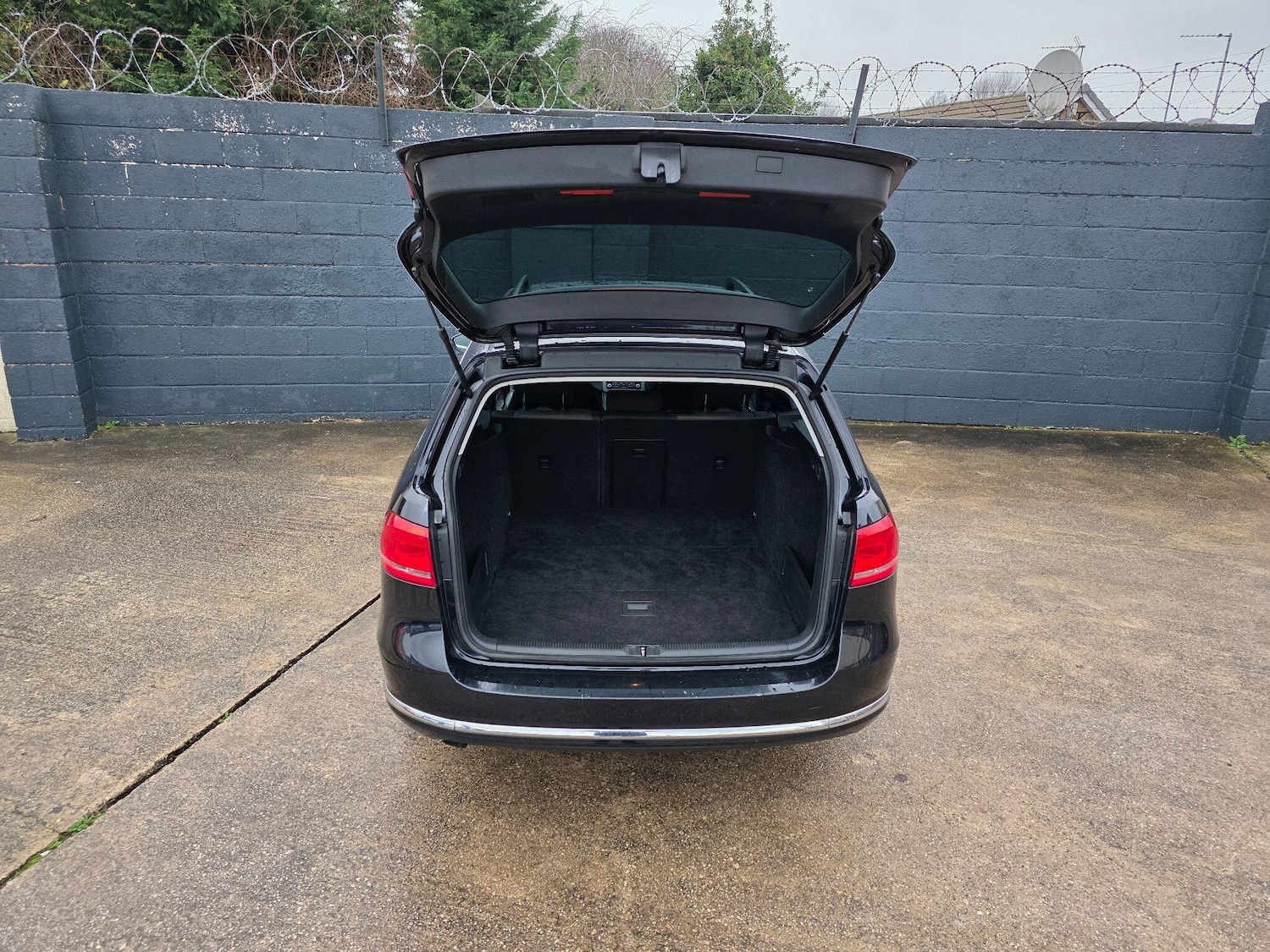 Used Volkswagen Passat 2011 for sale - 76866402: Photo 28