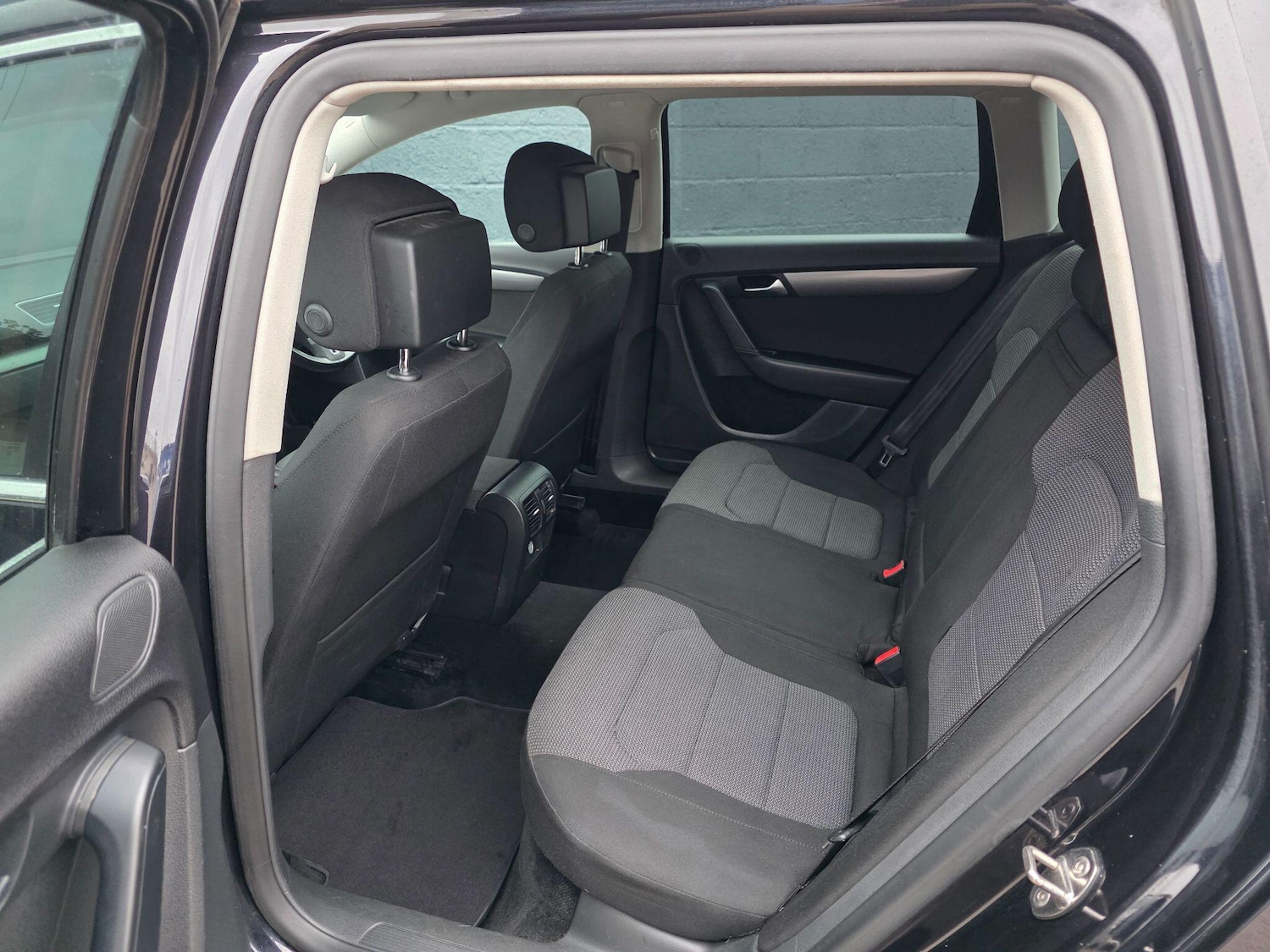 Used Volkswagen Passat 2011 for sale - 76866402: Photo 32