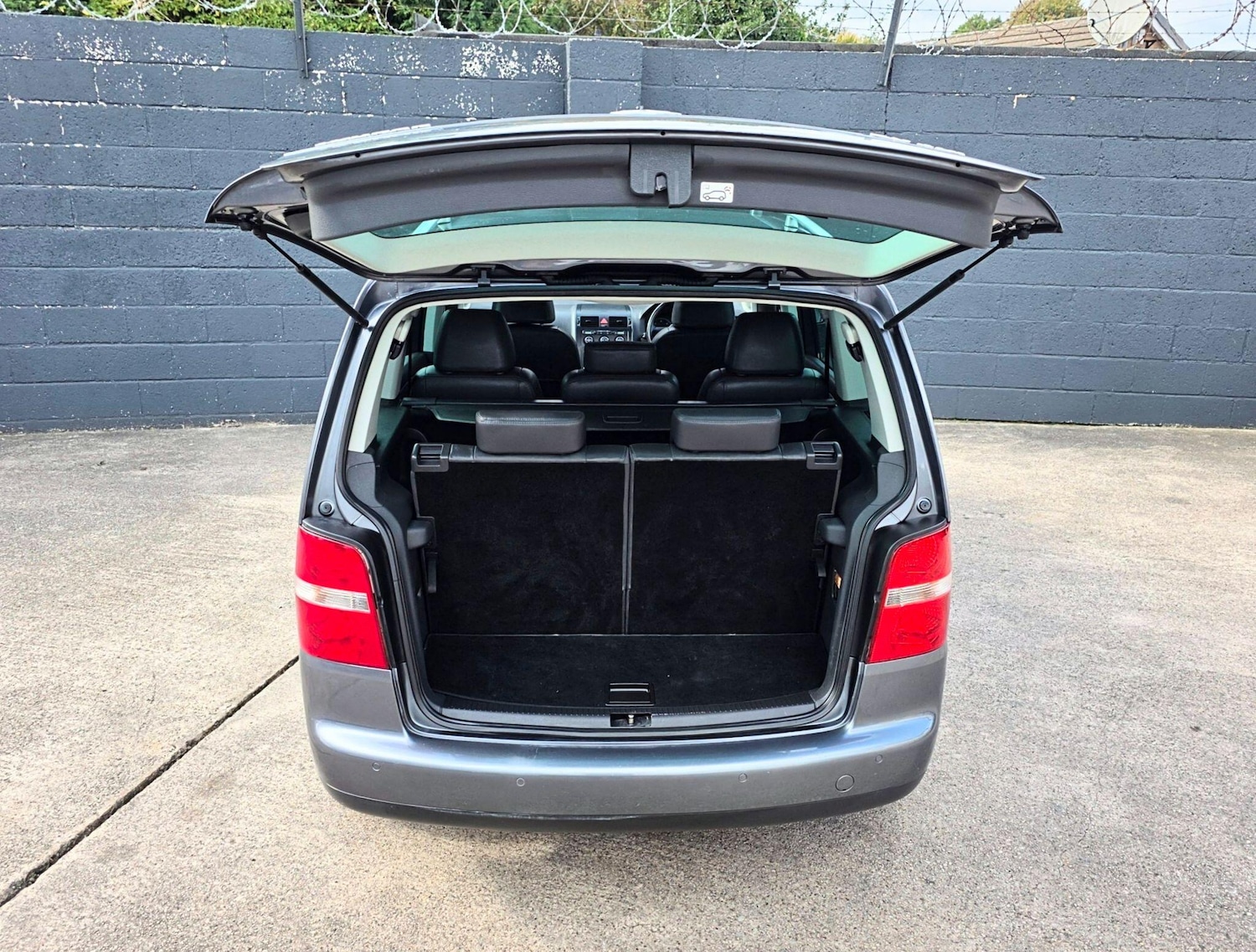 Used Volkswagen Touran 2006 for sale - 76227936: Photo 16