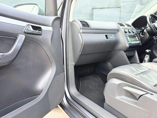 Used Volkswagen Touran 2006 for sale - 76227936: Photo 31
